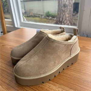 100% Australian Made Sheepskin Platform Slip-On Shoes Tan Size 9 NWT